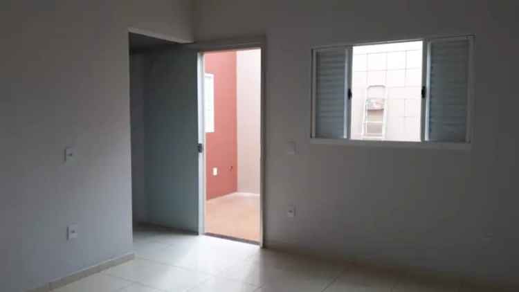 3 Casas Novas e 1 Galpão à Venda