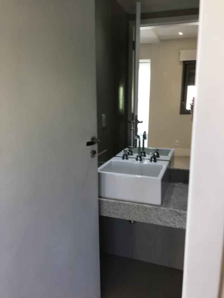 Apartamento Funcional pr	ximo ao Metro