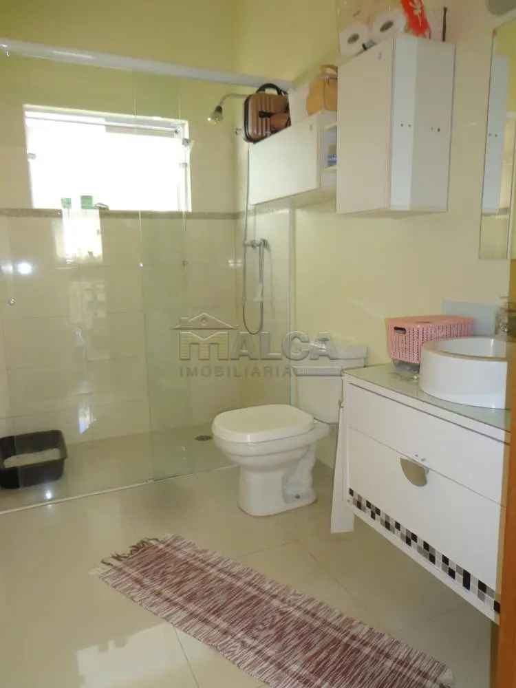 Casa Residencial em Área Tranquila Próxima a Comércio e Escola