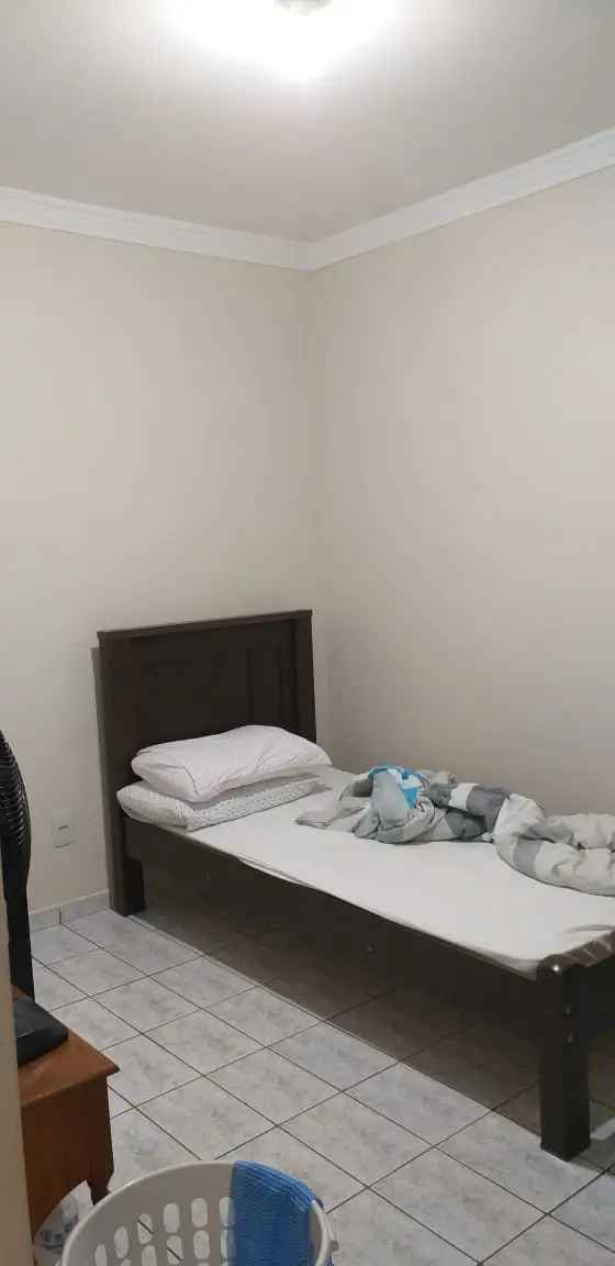 Casa Térrea 2 Dormitórios Vaga Quintal Grande Ótima Localização
