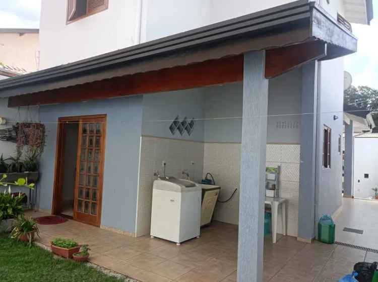 Casa em Bairro Tranquilo Próximo a Rodovia Escola e Academia