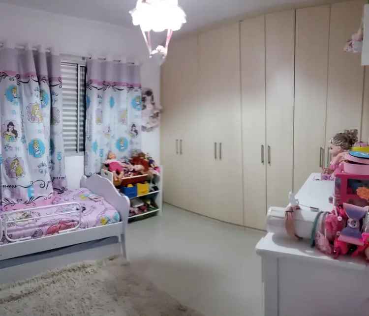 Apartamento Amplo - Ótima Localização - Próximo a Escolas e Comércio