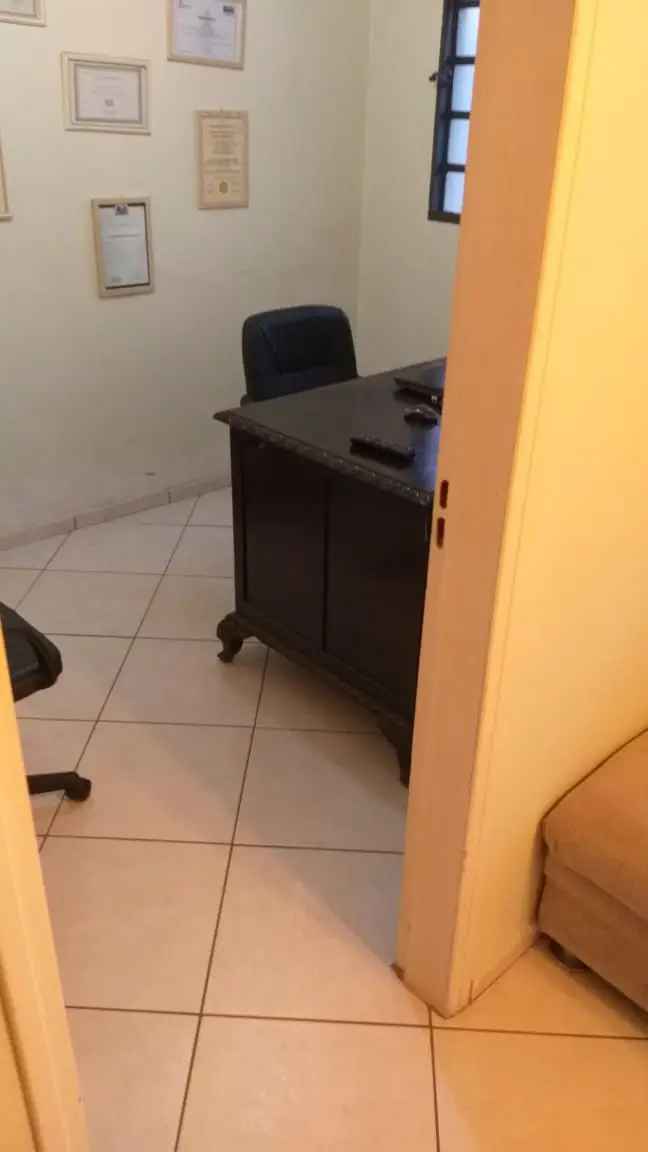 Casa Térrea Esquina com 4 Dorm 2 WC 2 Salas em Laje