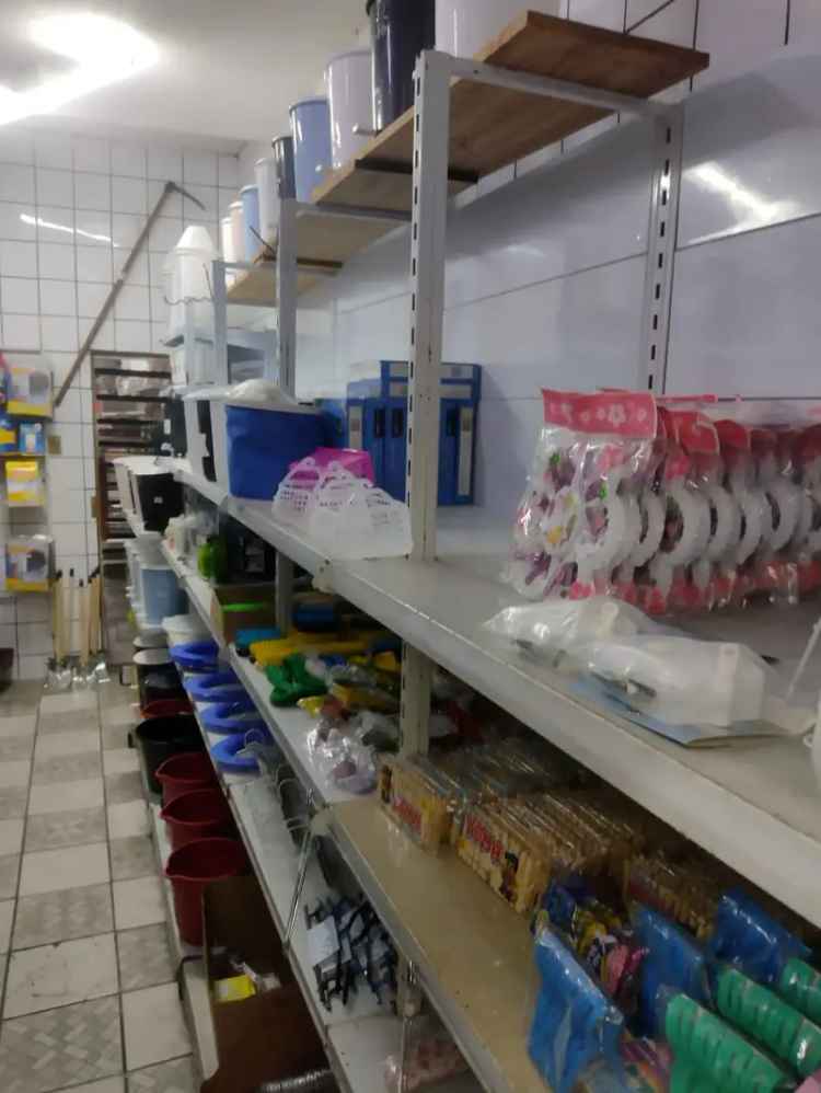 Alugo Ponto Comercial em Praça Central - Loja Montada