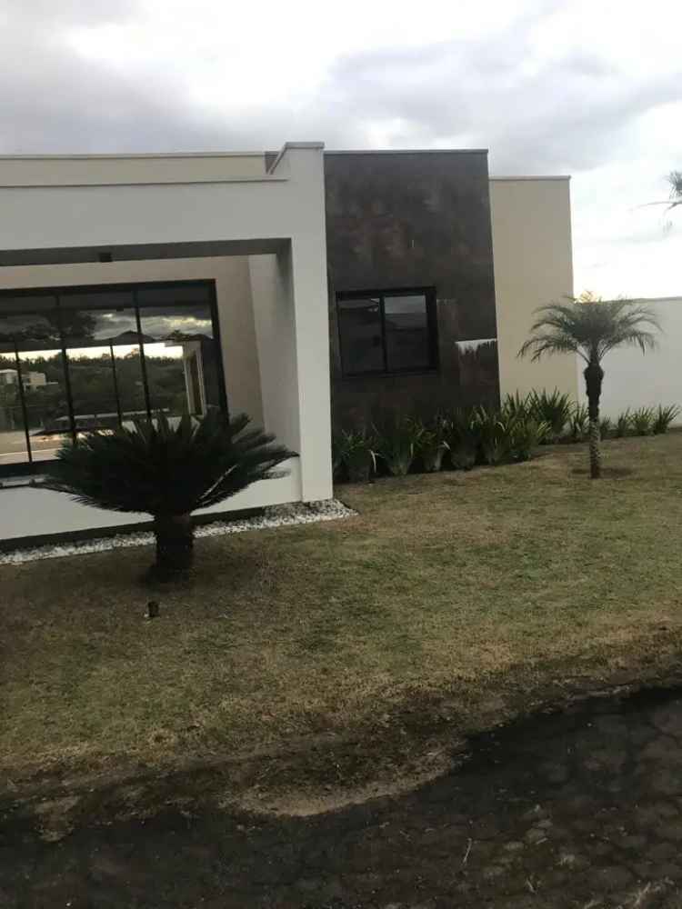 Imóvel com Vista Incrível e Área Verde em Região Tranquila