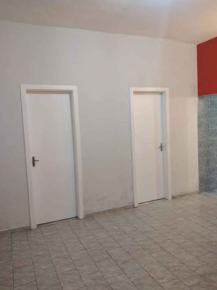 Casa Reformada 2 Quartos Garagem Quintal Quitinete Independente
