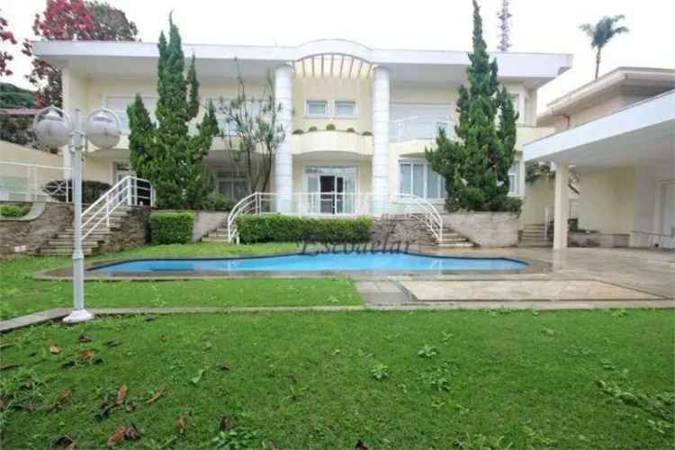 Casa Clássica em Pacaembu com 4 Suítes e Piscina