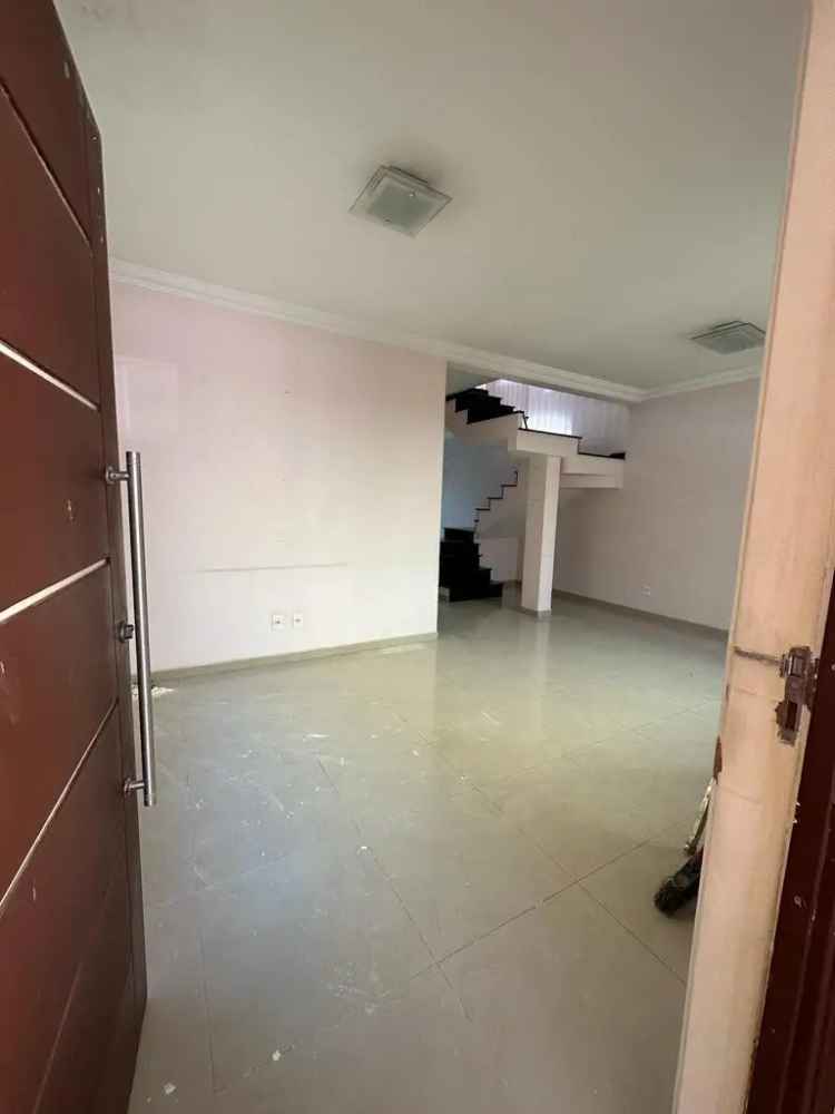 Sobrado com Aquecimento a Gás e Móveis Planejados