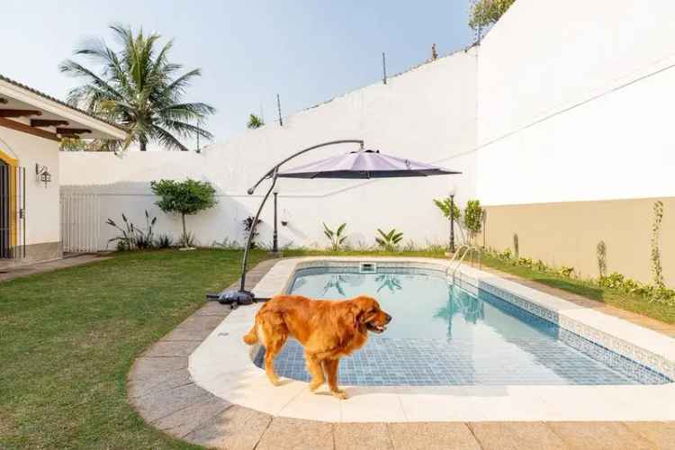 Casa em Condomínio com 4 Quartos - 700m² de Terreno