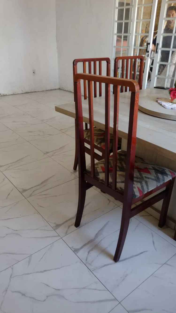 Casa pr
issima a com
rcios, escolas e transporte p
blico