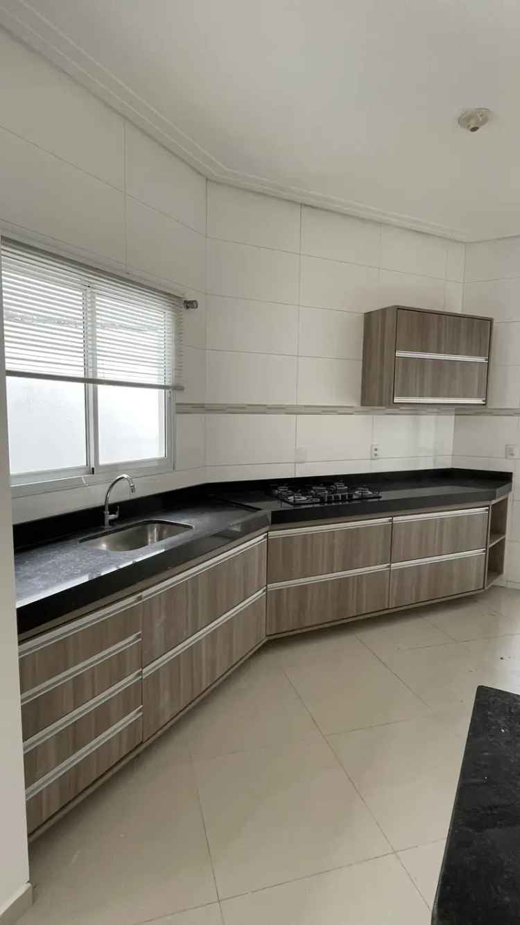 Casa em Bairro Nobre com Acabamento de Luxo