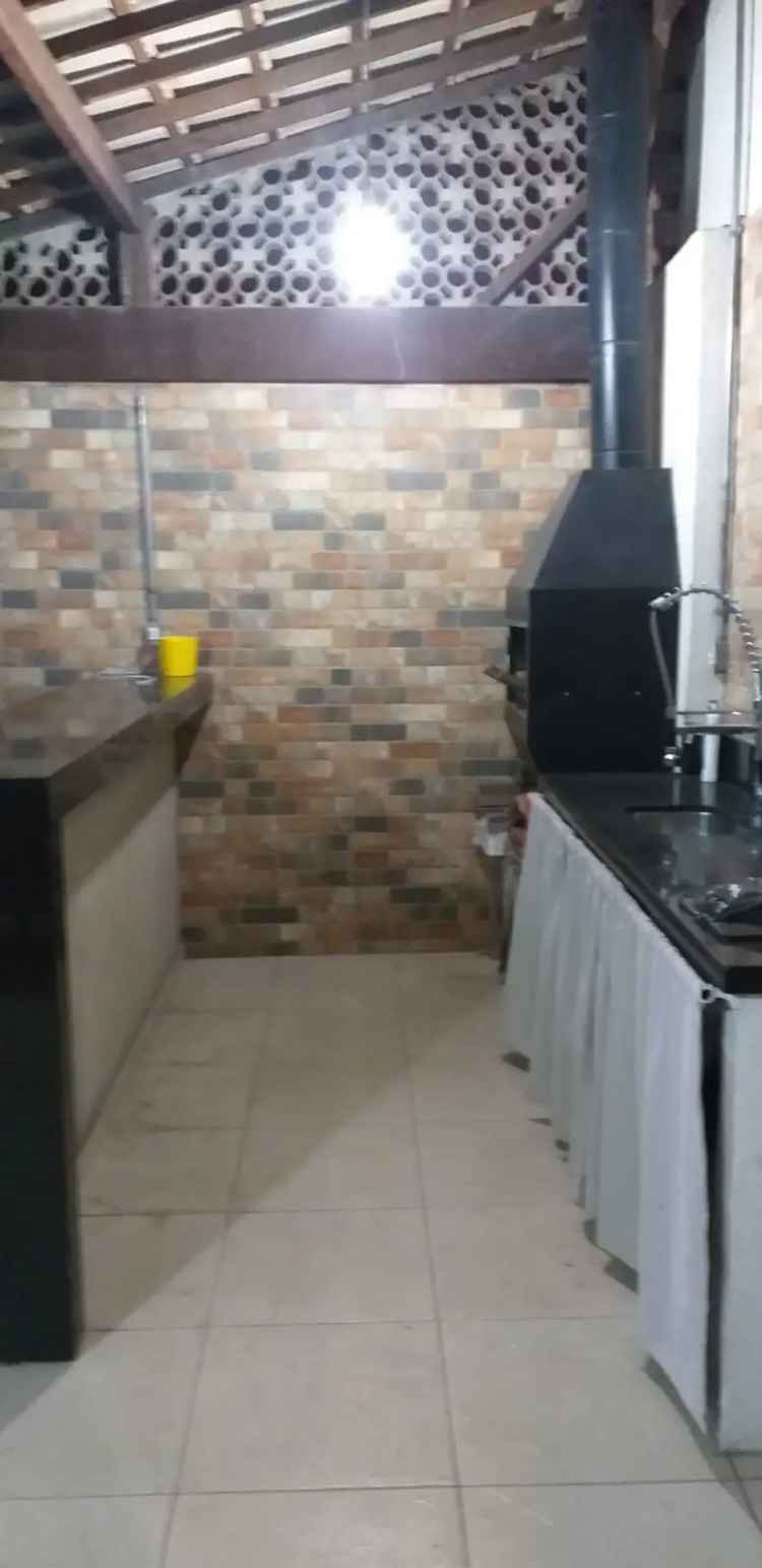 Casa Tranquila com Área Gourmet e Fácil Acesso