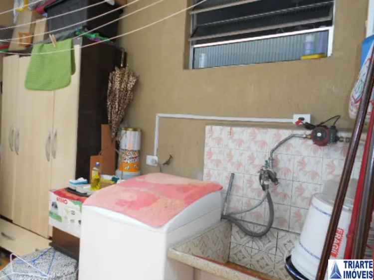 Casa próxima ao Jardim D'Abril com comércios locais