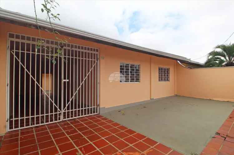 Casa Térrea Reformada no Barreirinha com 2 Quartos e Edícula