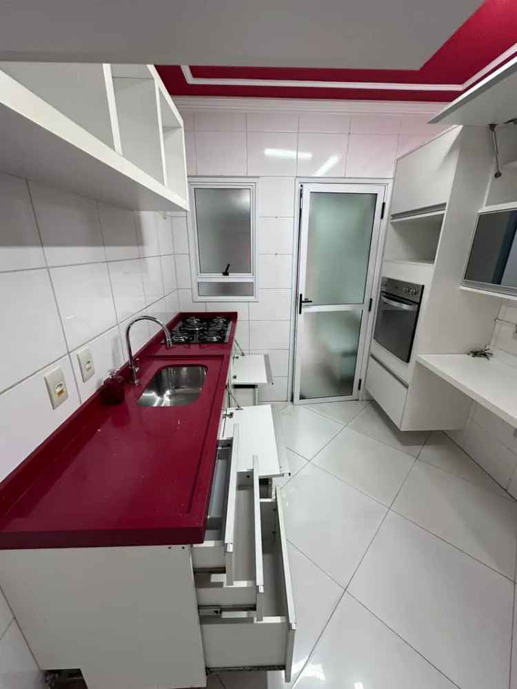 Casa 125m² em Jardim São Carlos - 3 Dormitórios - Condomínio com Piscina