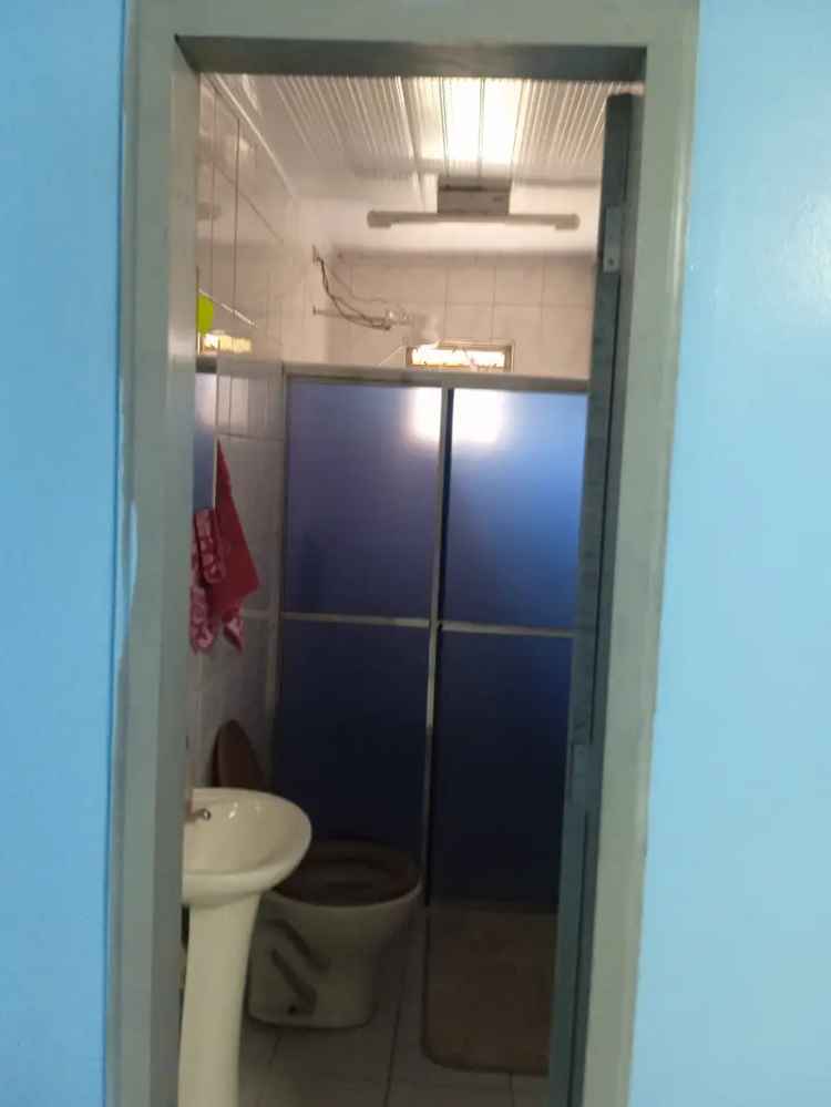 Casa 2 Quartos 1 Suíte Garagem Portão Eletrônico Rua Tranquila