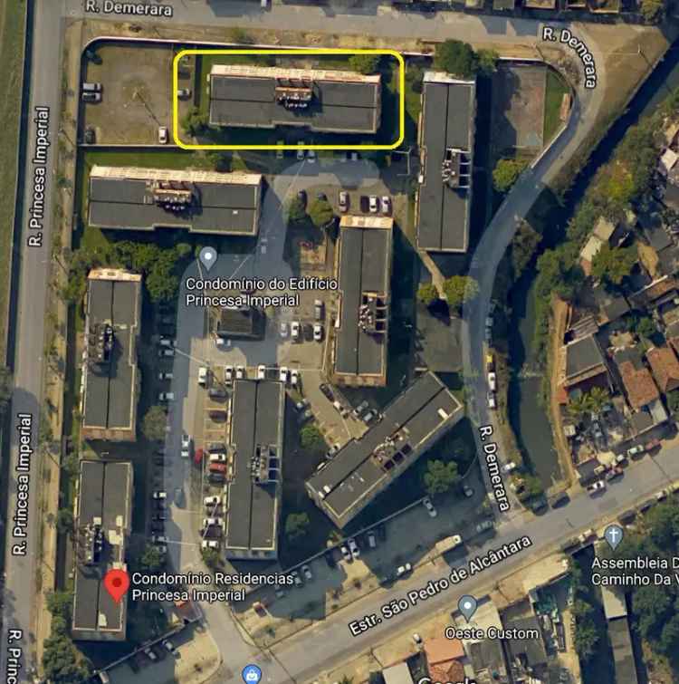 Casa em Realengo Próxima à Estação de Trem