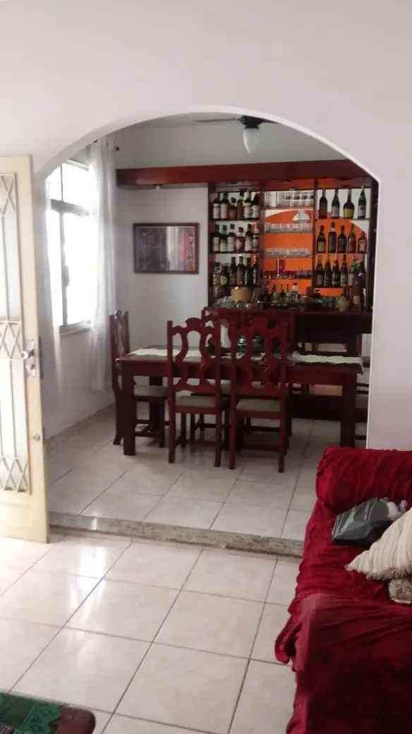 Casa Triplex em Irajá com 2 Quartos e Churrasqueira
