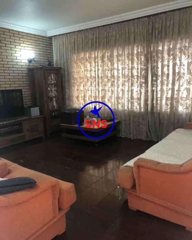Casa em Vila Paraíso com 3 Quartos 275m² Edícula e Garagem