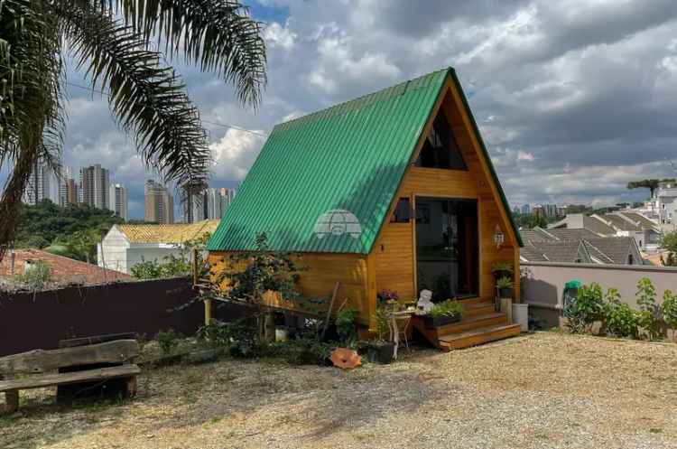 Micro Casa em Madeira no Mossunguê - 1 Dormitório - Vaga para 3 Carros